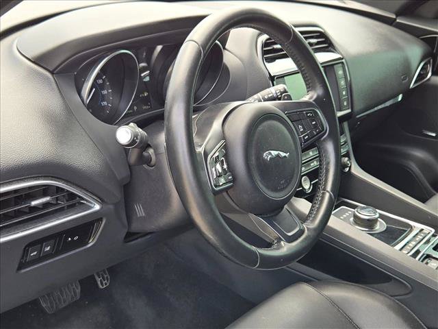 Used 2018 Jaguar F-PACE Premium AWD/4WD image 10