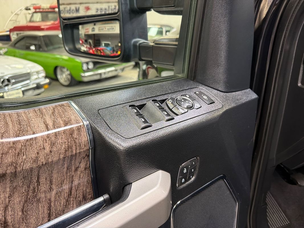 Used 2019 Ford F250 Lariat w/ Lariat Ultimate Package AWD/4WD image 32