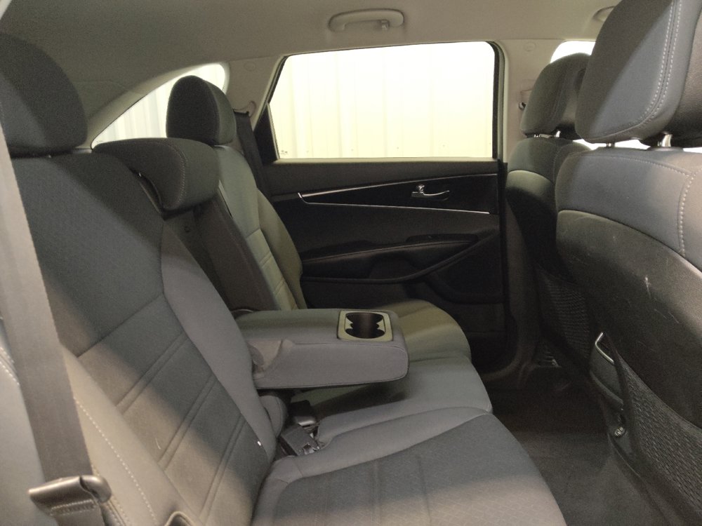 Used 2016 Kia Sorento FWD image 19