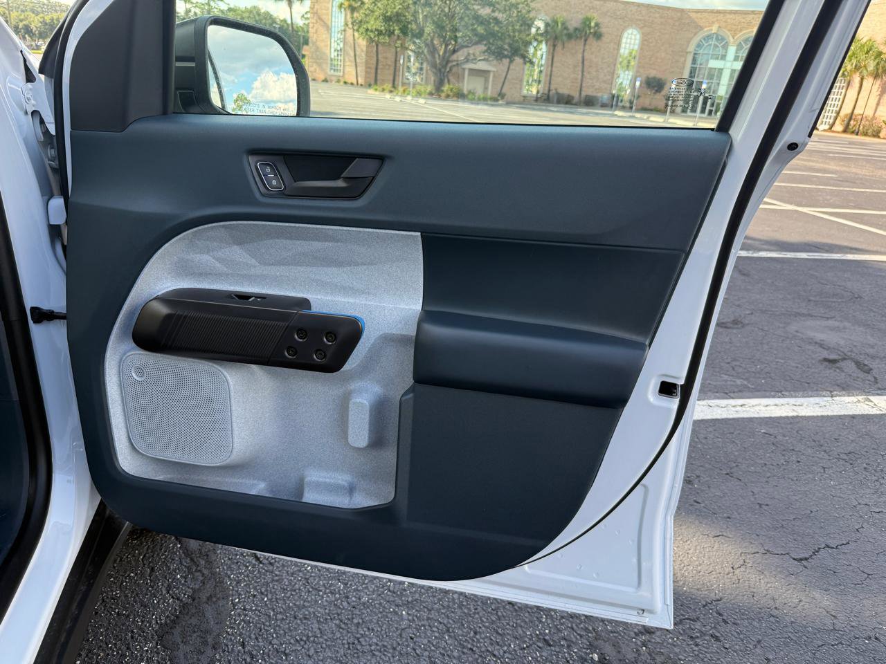 Used 2025 Ford Maverick XLT image 17