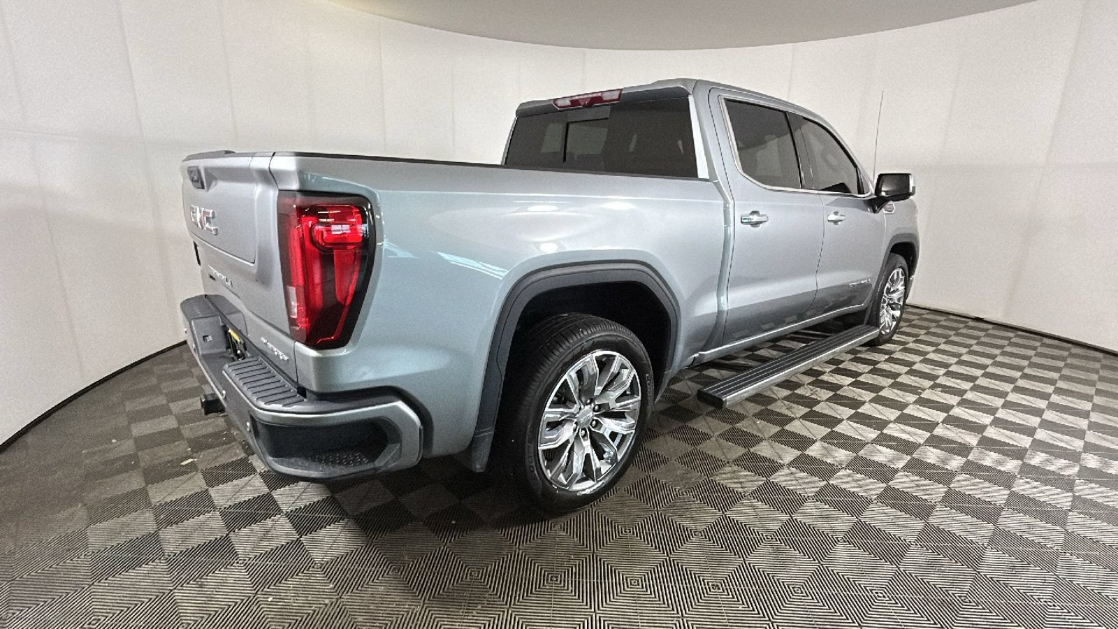 Used 2023 GMC Sierra 1500 Denali w/ Denali Reserve Package AWD/4WD image 3