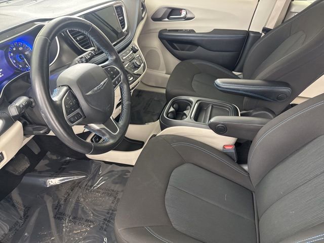 Used 2021 Chrysler Pacifica Touring w/ Cold Weather Group FWD image 24