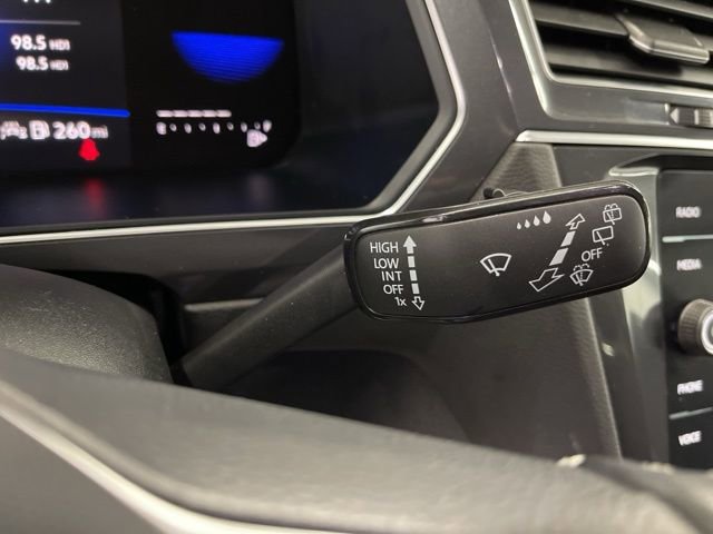 Used 2023 Volkswagen Tiguan SE w/ Panoramic Sunroof Package AWD/4WD image 18