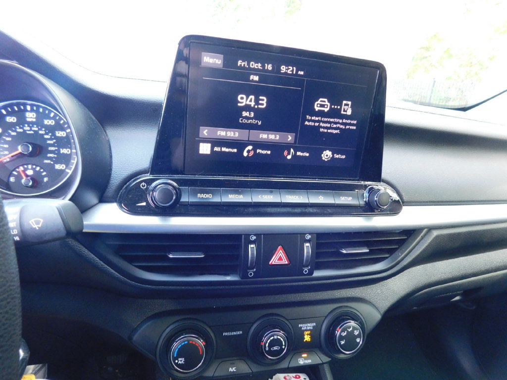 Used 2023 Kia Forte LXS w/ LXS Technology Package FWD image 4
