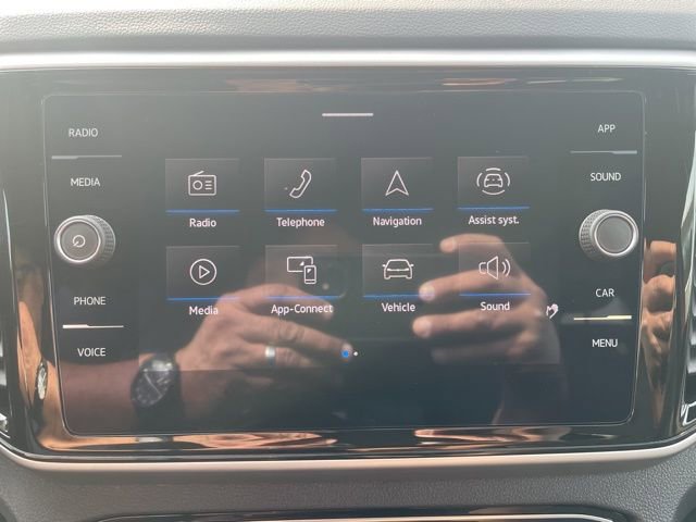Certified 2023 Volkswagen Atlas Cross Sport SE image 17