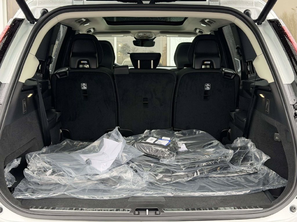 New 2026 Volvo XC90 B6 Plus w/ Protection Package Premier AWD/4WD image 13