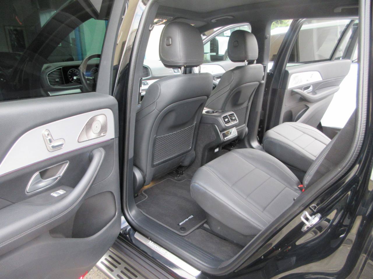 Used 2024 Mercedes-Benz GLS 450 4MATIC w/ AMG Line Exterior image 38