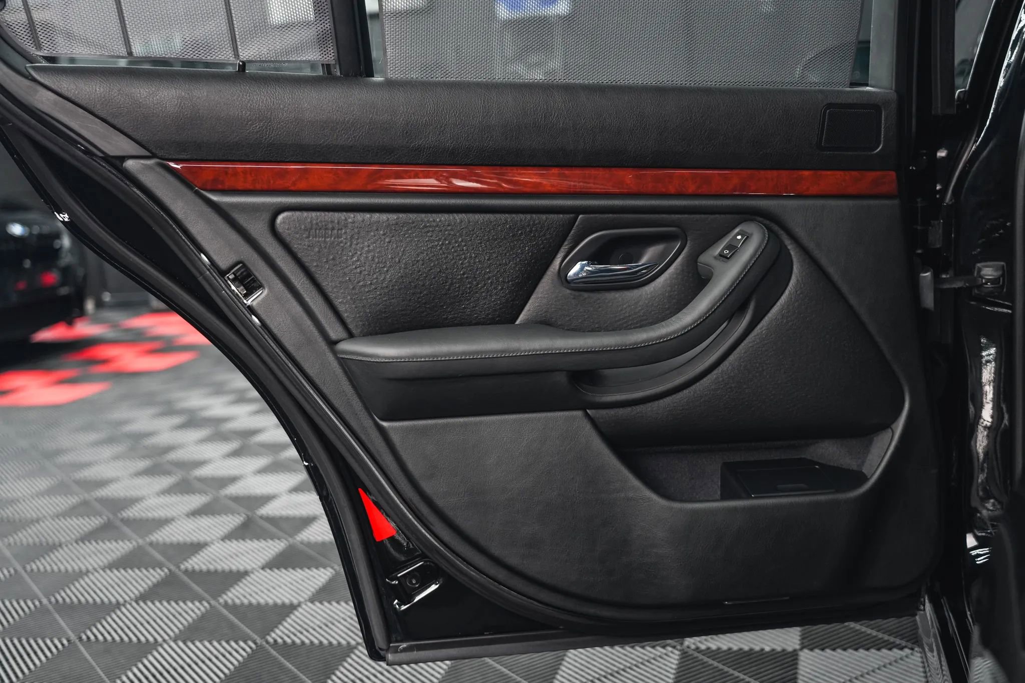 Used 2003 BMW M5 image 38