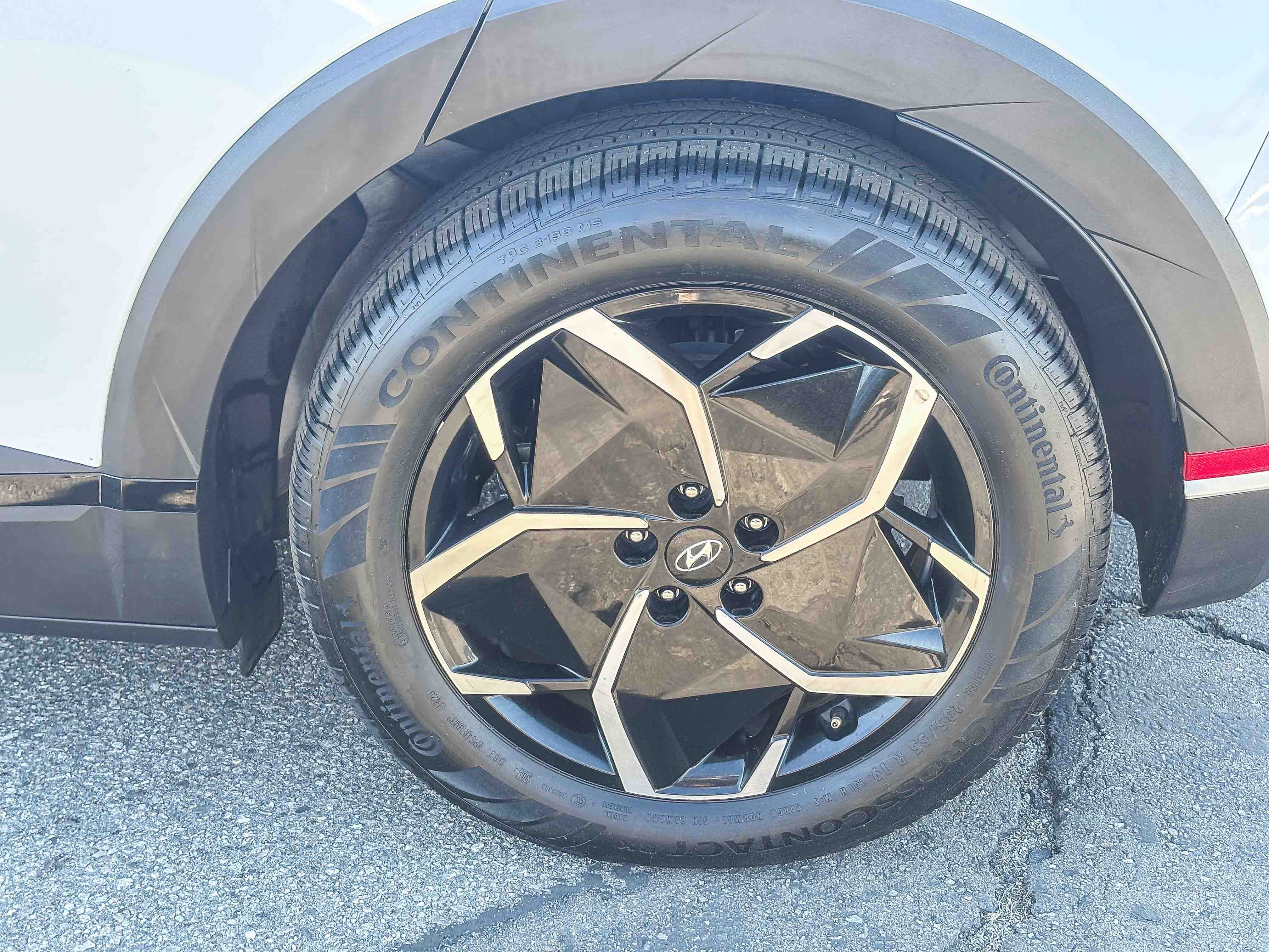 Used 2022 Hyundai Ioniq 5 SE w/ Cargo Package image 12