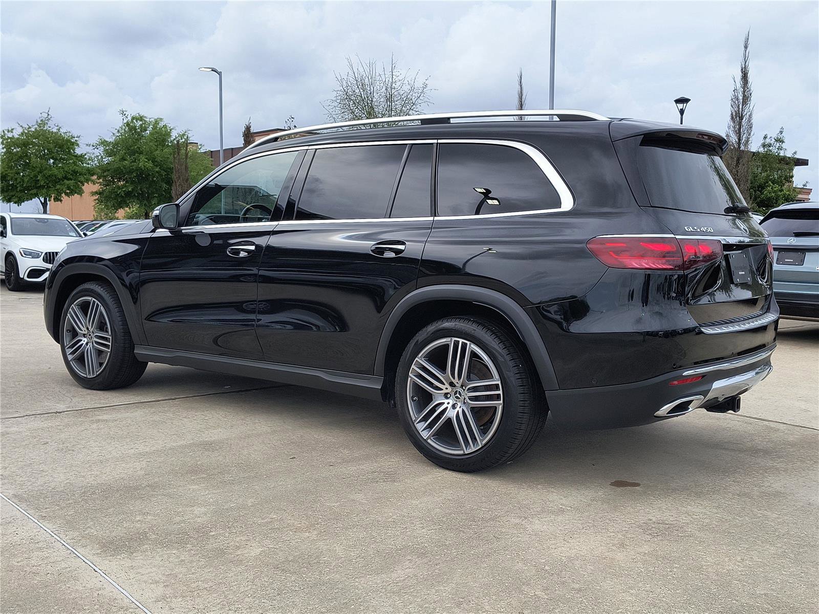 Used 2025 Mercedes-Benz GLS 450 4MATIC image 4