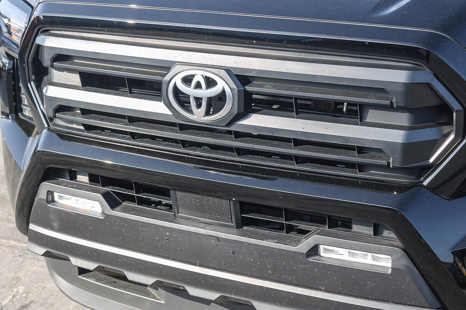 Used 2025 Toyota Tacoma SR5 AWD/4WD image 6