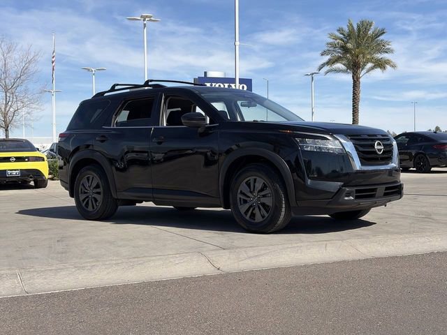 Used 2022 Nissan Pathfinder SV w/ SV Premium Package image 4