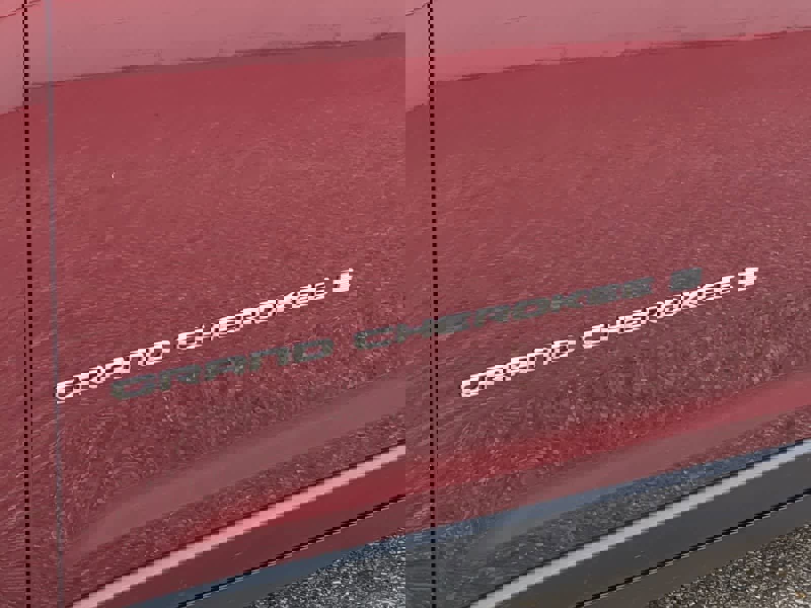 Used 2023 Jeep Grand Cherokee Laredo image 13