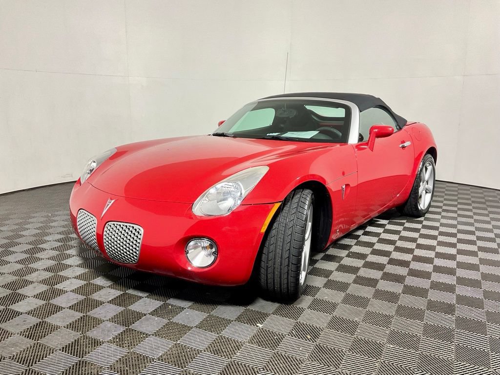 Used 2009 Pontiac Solstice Convertible w/ Preferred Package RWD image 2