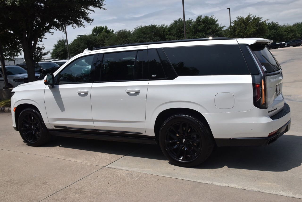 Used 2023 Cadillac Escalade ESV Sport Platinum w/ LPO, ONYX Package AWD/4WD image 11