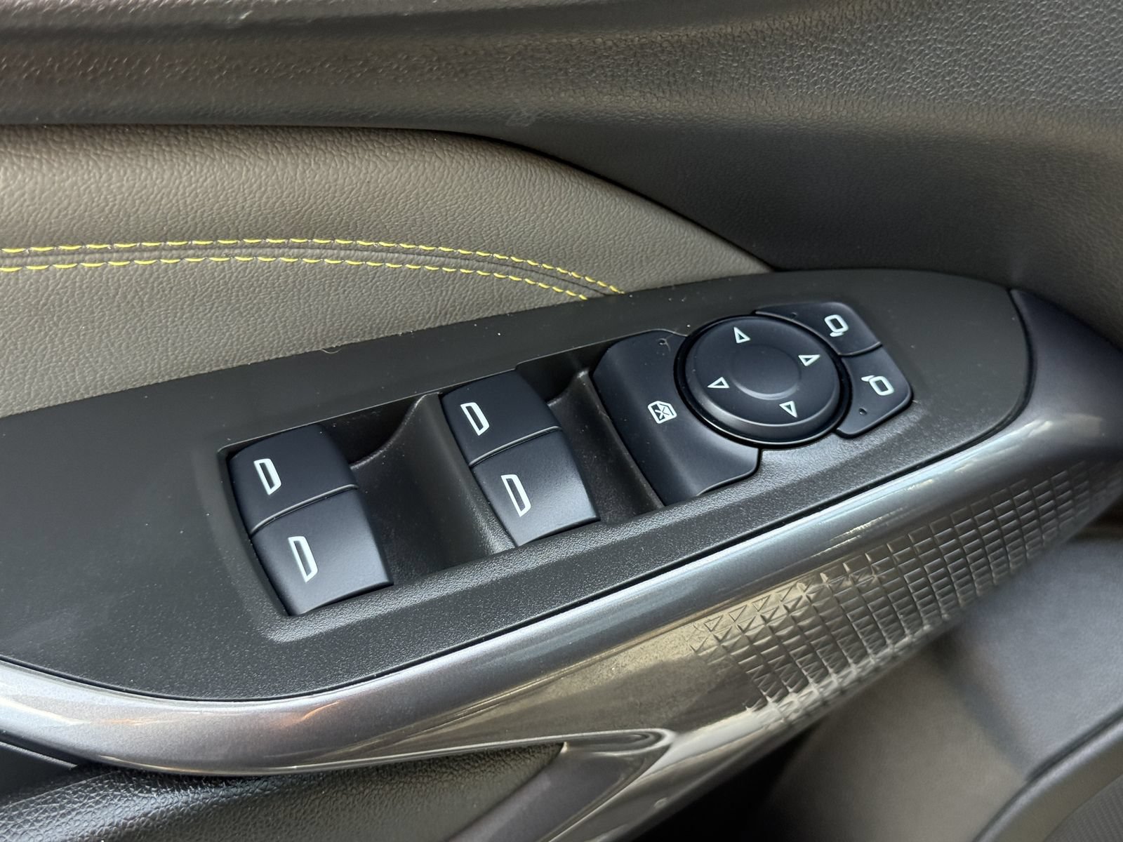 Used 2025 Chevrolet Trax ACTIV w/ Sunroof Package FWD image 20