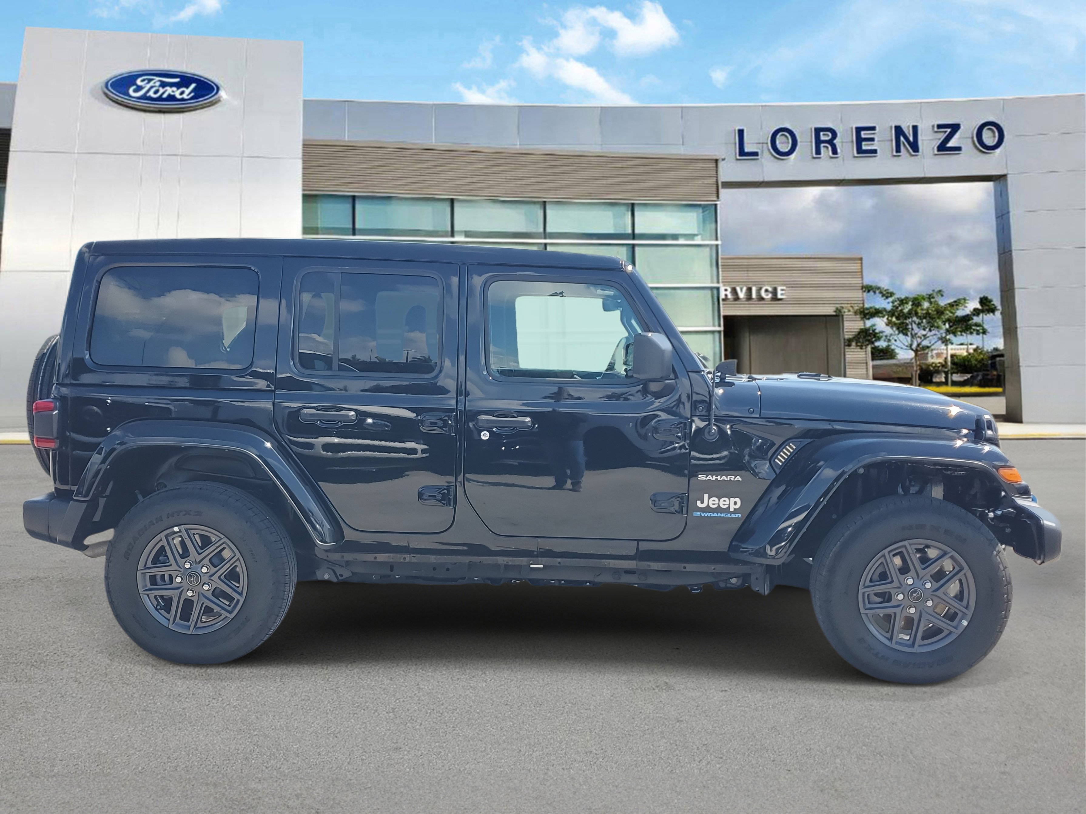 Used 2023 Jeep Wrangler Unlimited Sahara image 4