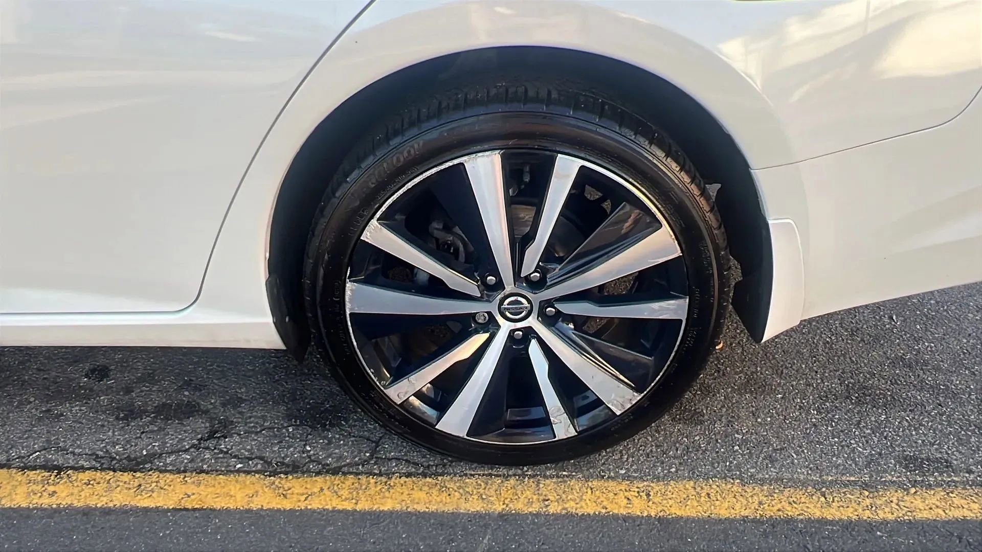 Used 2020 Nissan Altima 2.5 SR w/ Premium Package image 9