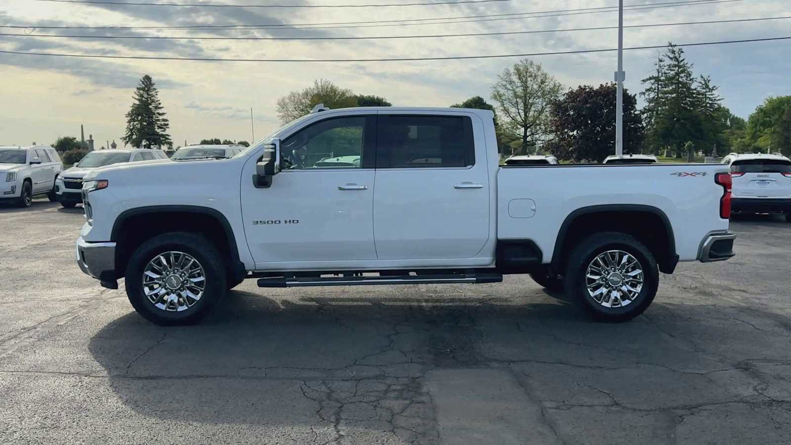 Used 2025 Chevrolet Silverado 3500 LTZ w/ LTZ Convenience Package AWD/4WD image 5