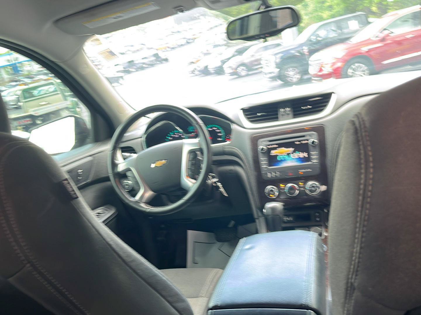 Used 2015 Chevrolet Traverse LT FWD image 26