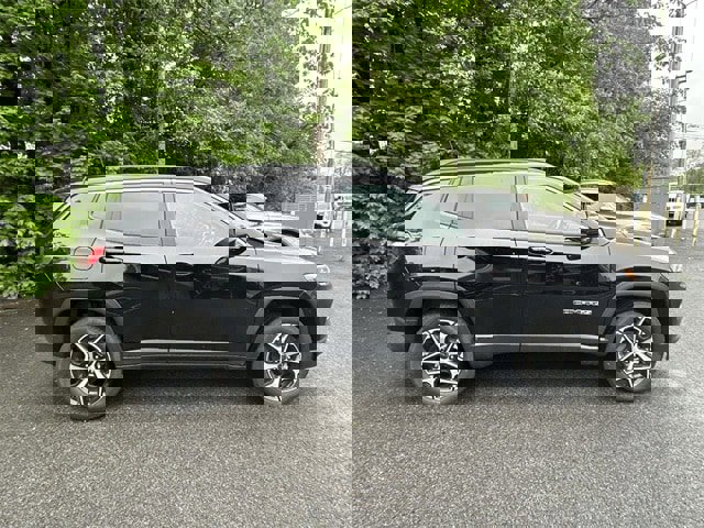 New 2025 Jeep Compass Limited w/ Sun & Sound Group image 9