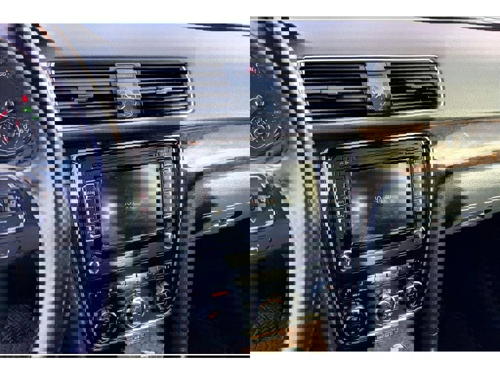 Used 2014 Volkswagen Passat TDI SEL Premium image 7