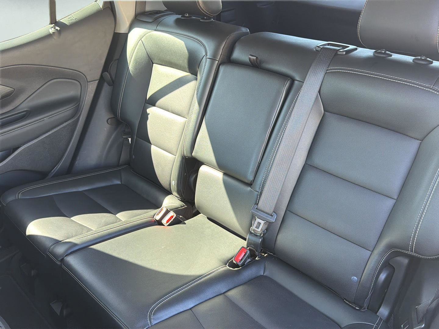 Used 2024 GMC Terrain SLT AWD/4WD image 13