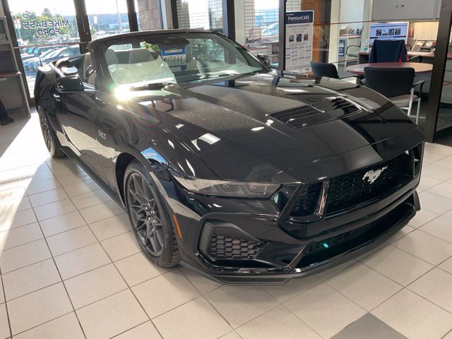 Used 2026 Ford Mustang GT Premium w/ GT Performance Package RWD image 2
