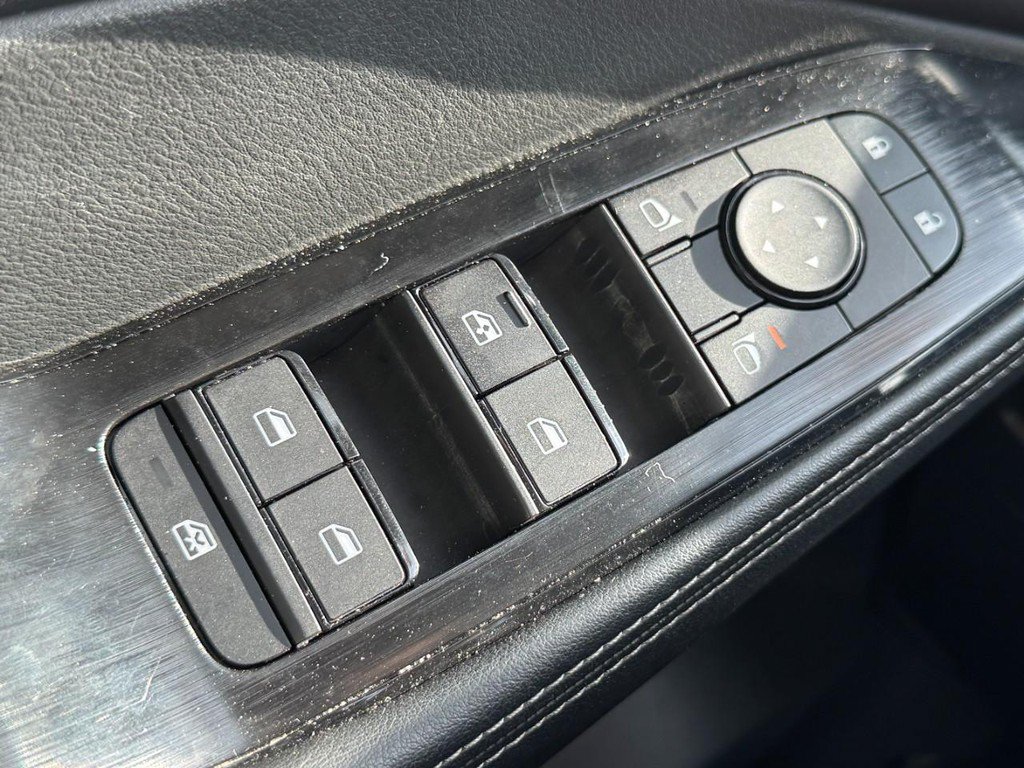 Used 2025 Nissan Rogue SV FWD image 22