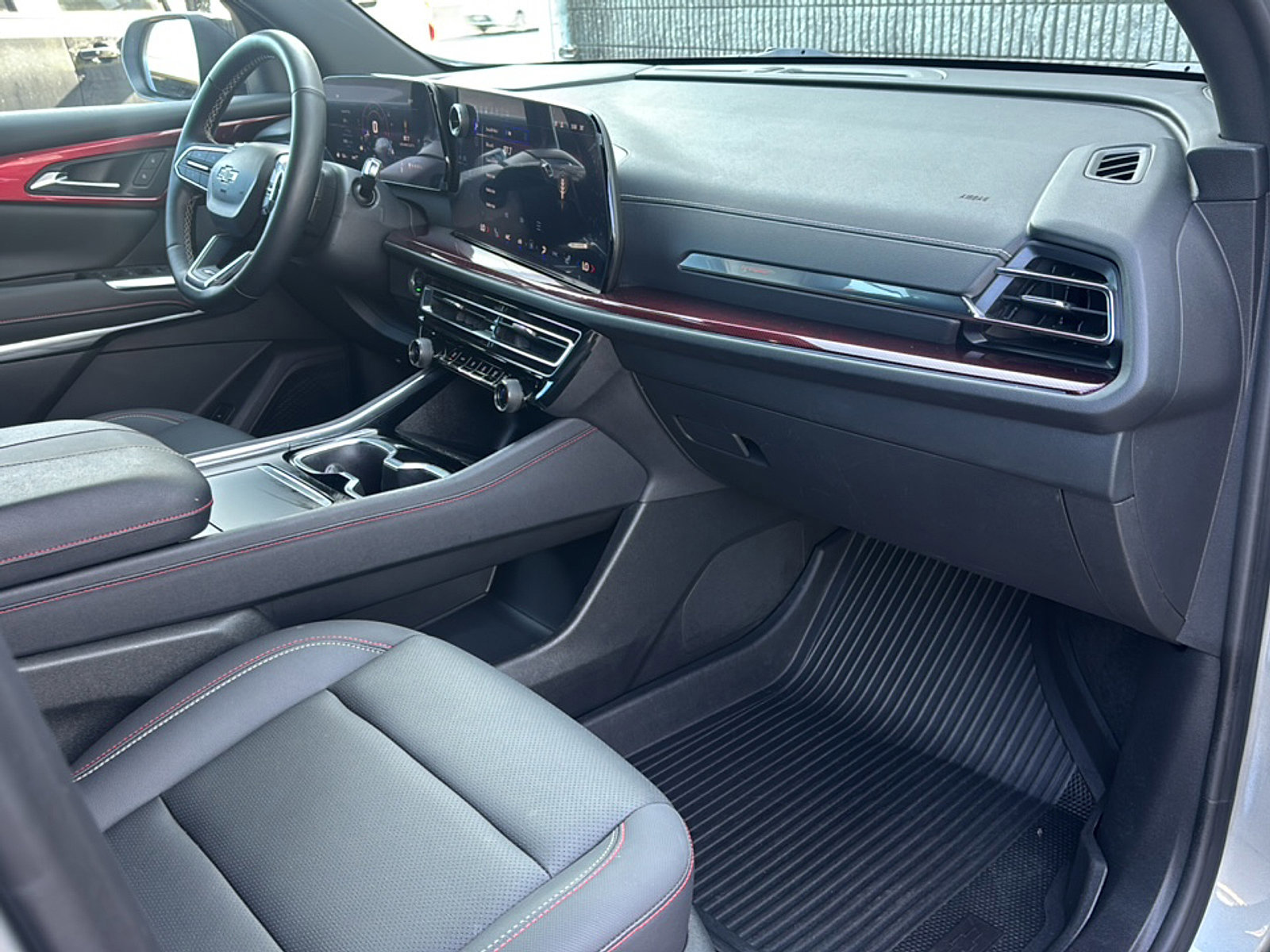 Used 2024 Chevrolet Traverse Z71 w/ LPO, Floor Liner Package image 11