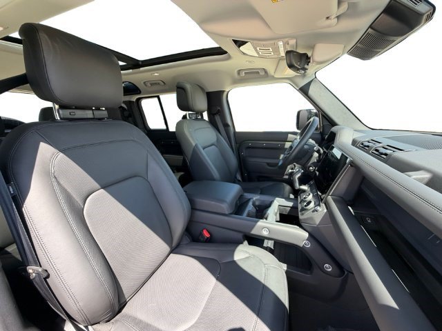 Certified 2026 Land Rover Defender 110 X-Dynamic SE AWD/4WD image 16