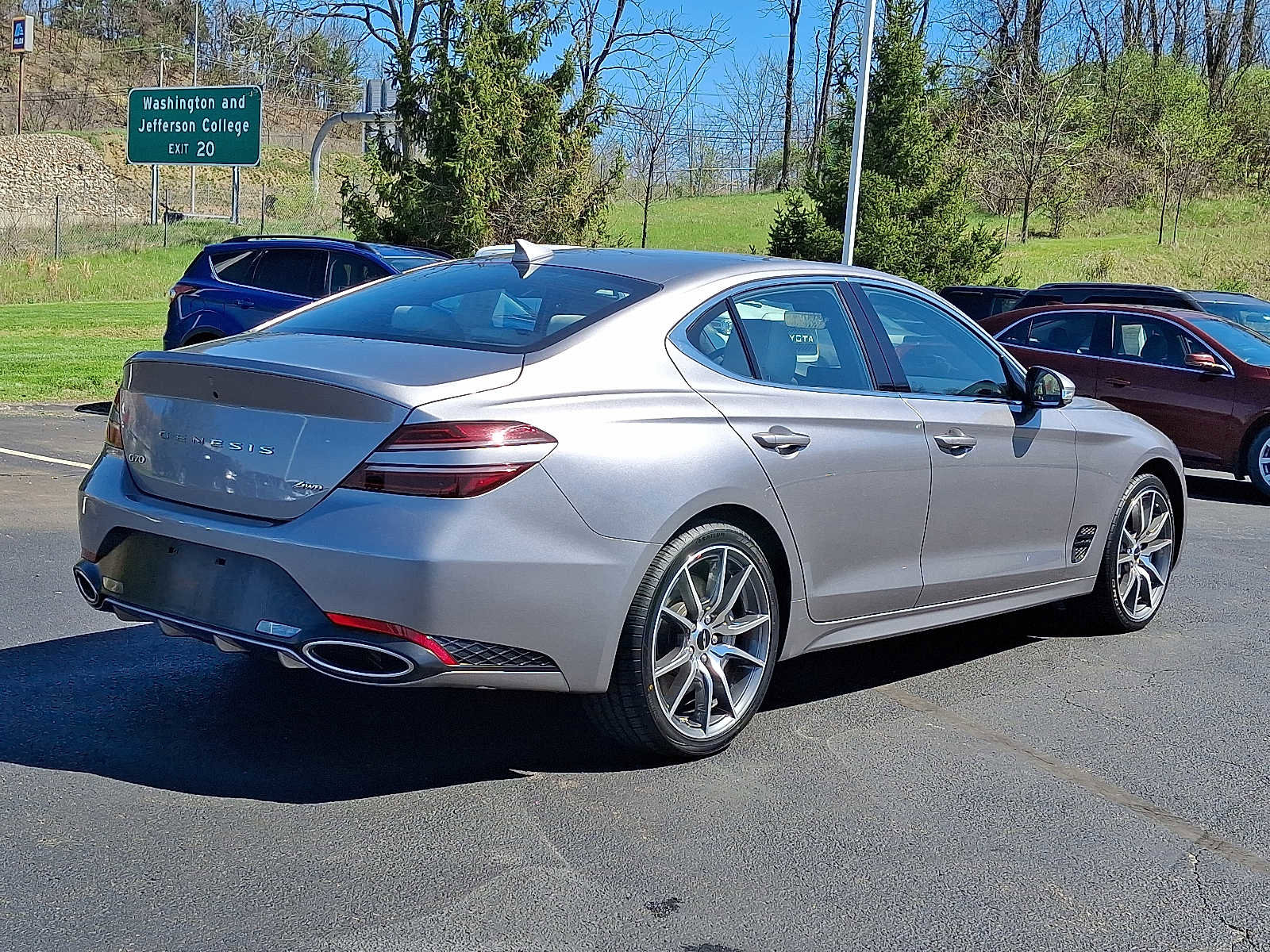 Used 2025 Genesis G70 2.5T image 6