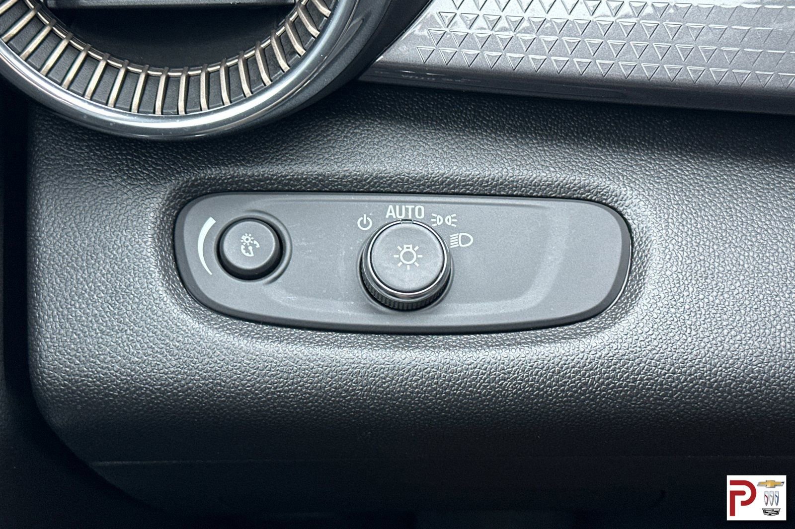 Certified 2025 Chevrolet Trax ACTIV w/ Sunroof Package image 32