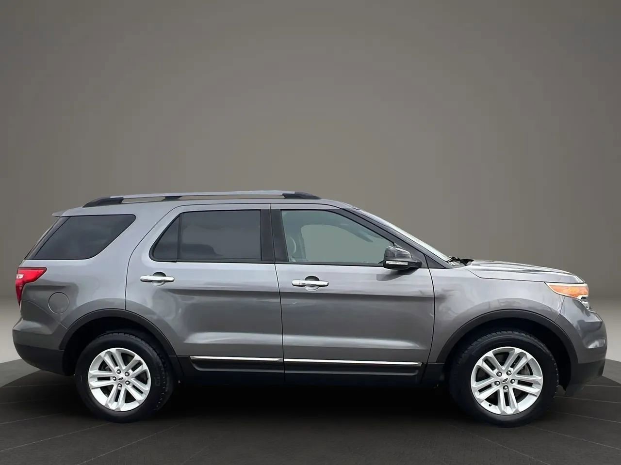 Used 2014 Ford Explorer XLT image 4
