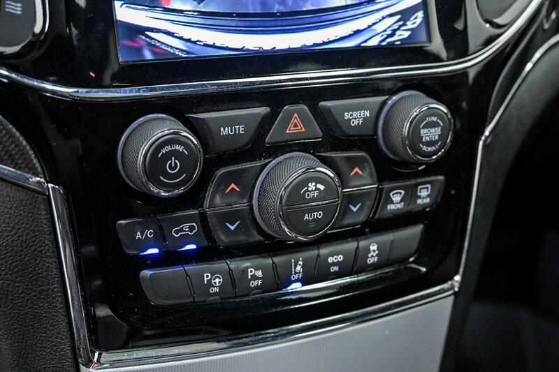 Used 2019 Jeep Grand Cherokee SRT AWD/4WD image 27