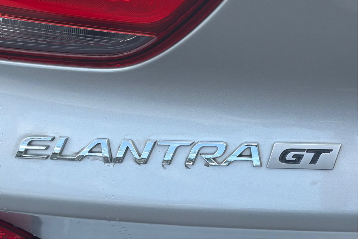 Used 2018 Hyundai Elantra GT FWD image 23