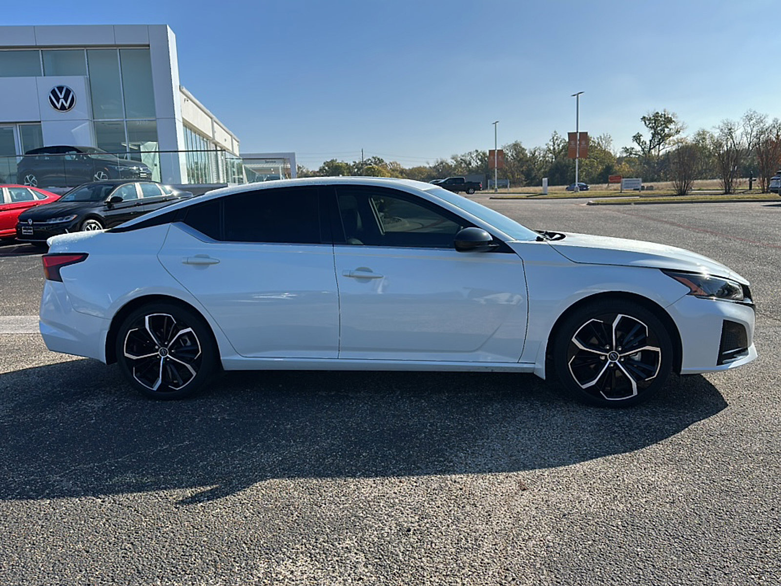 Used 2023 Nissan Altima 2.5 SR w/ SR Premium Package image 9