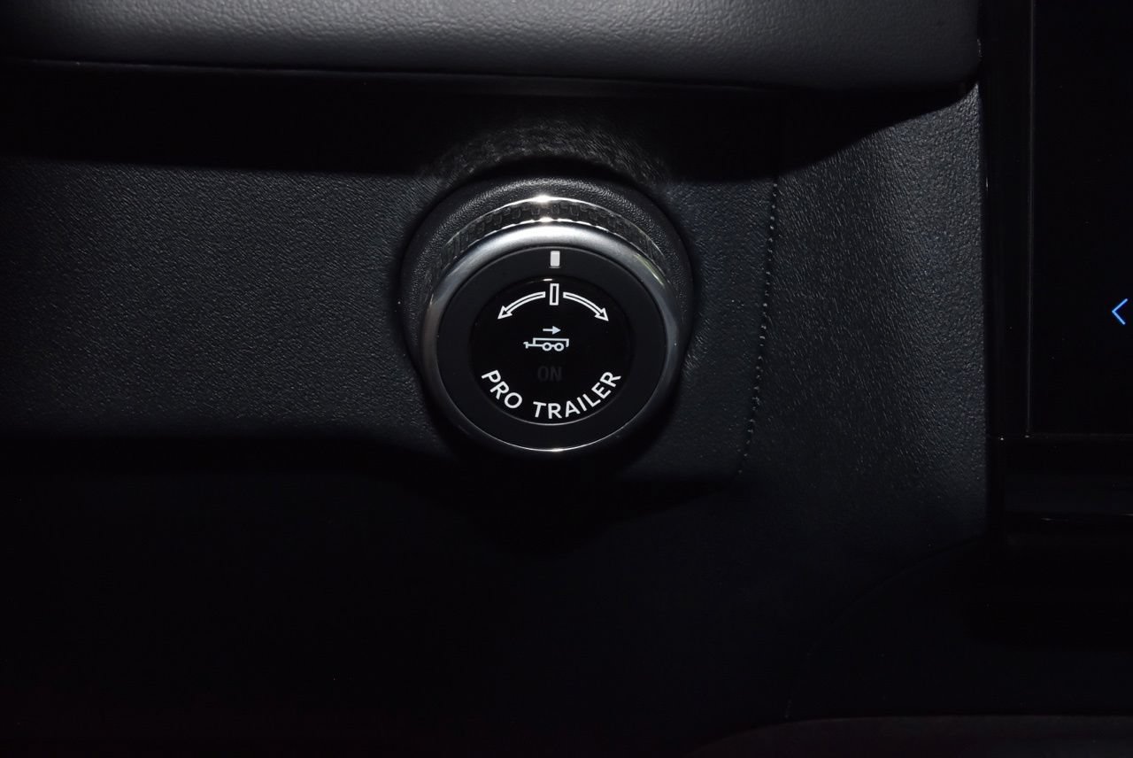 Certified 2025 Lincoln Navigator Reserve AWD/4WD image 32