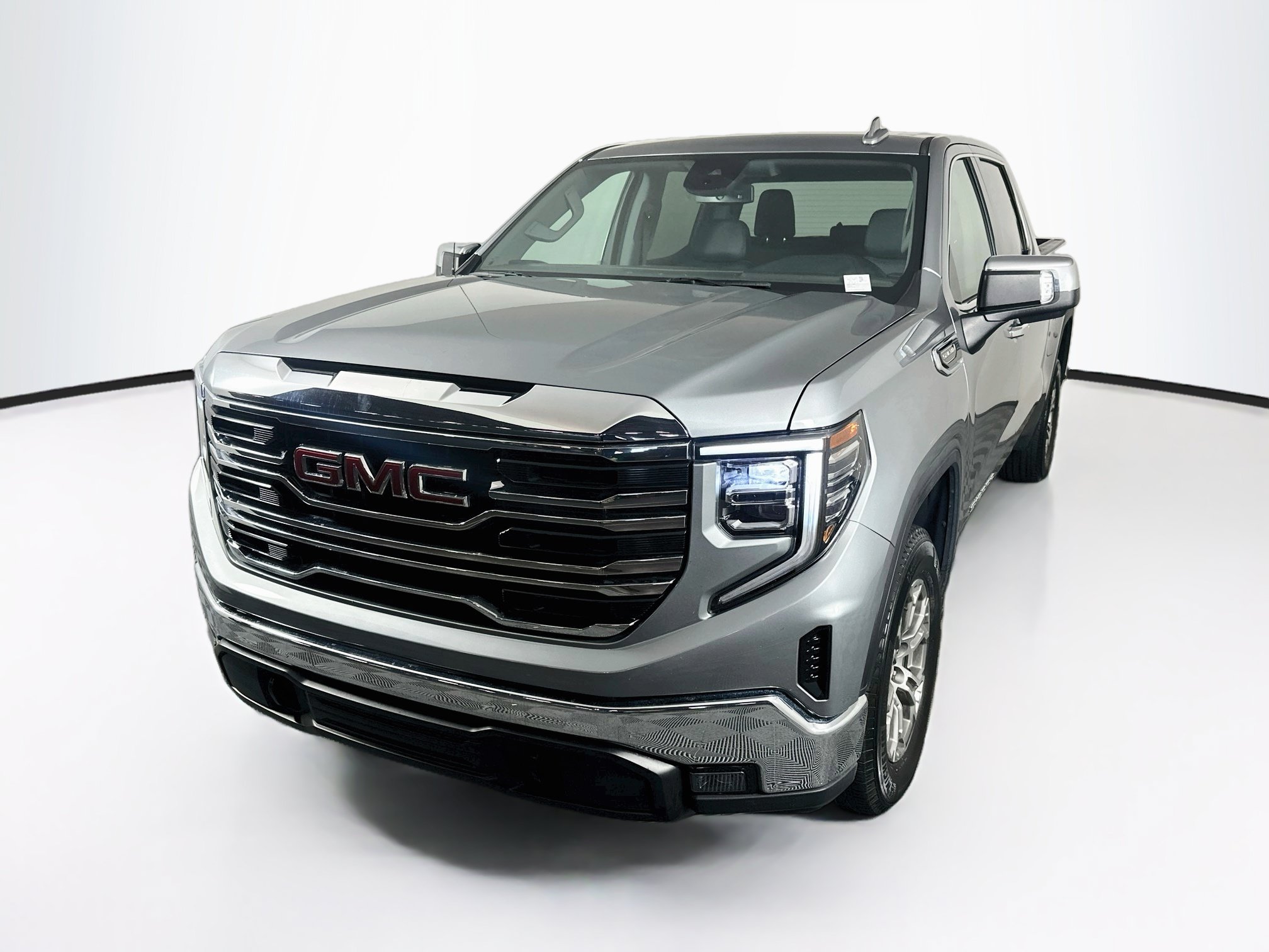 Used 2025 GMC Sierra 1500 SLT RWD image 3