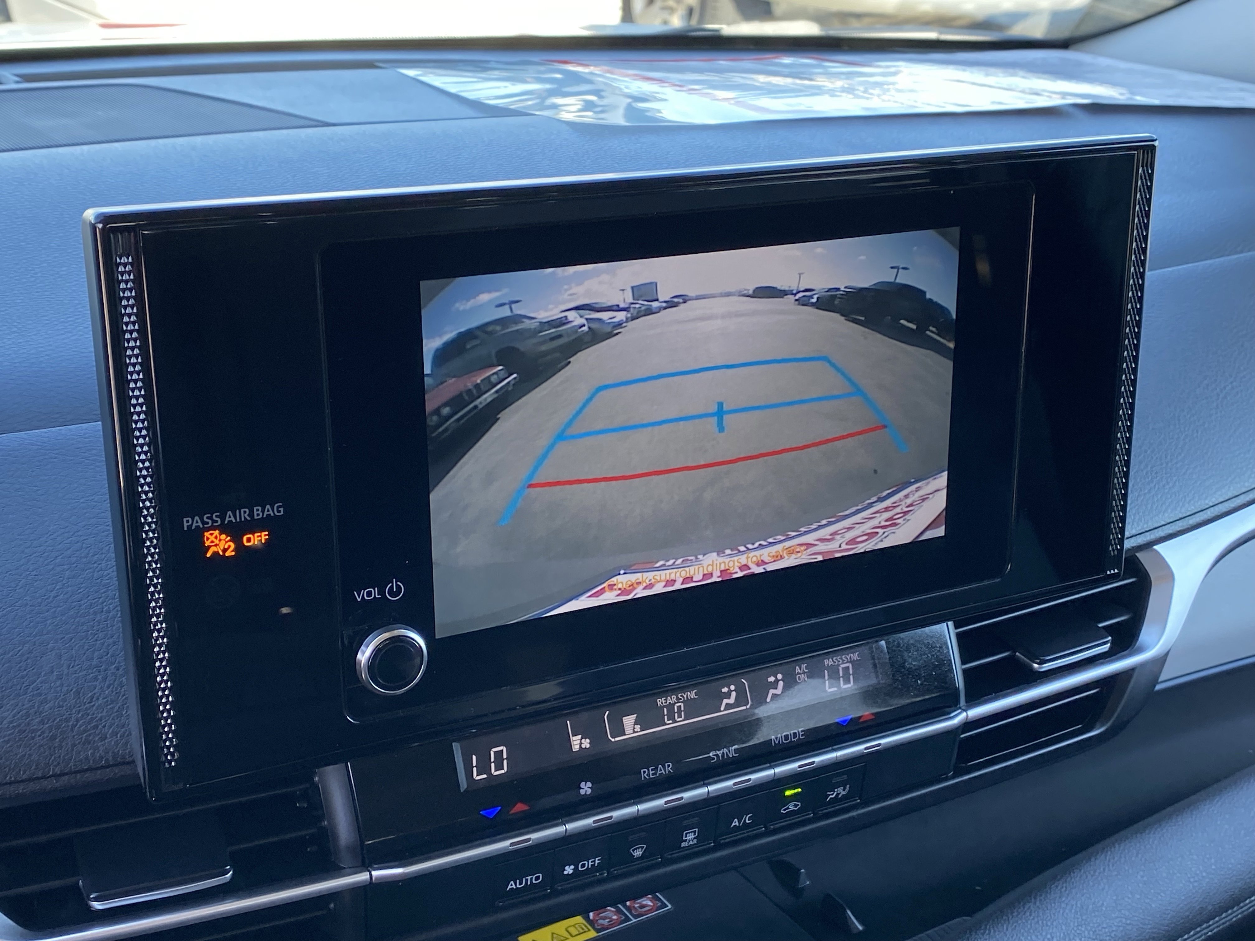 Certified 2025 Toyota Sienna LE FWD image 24