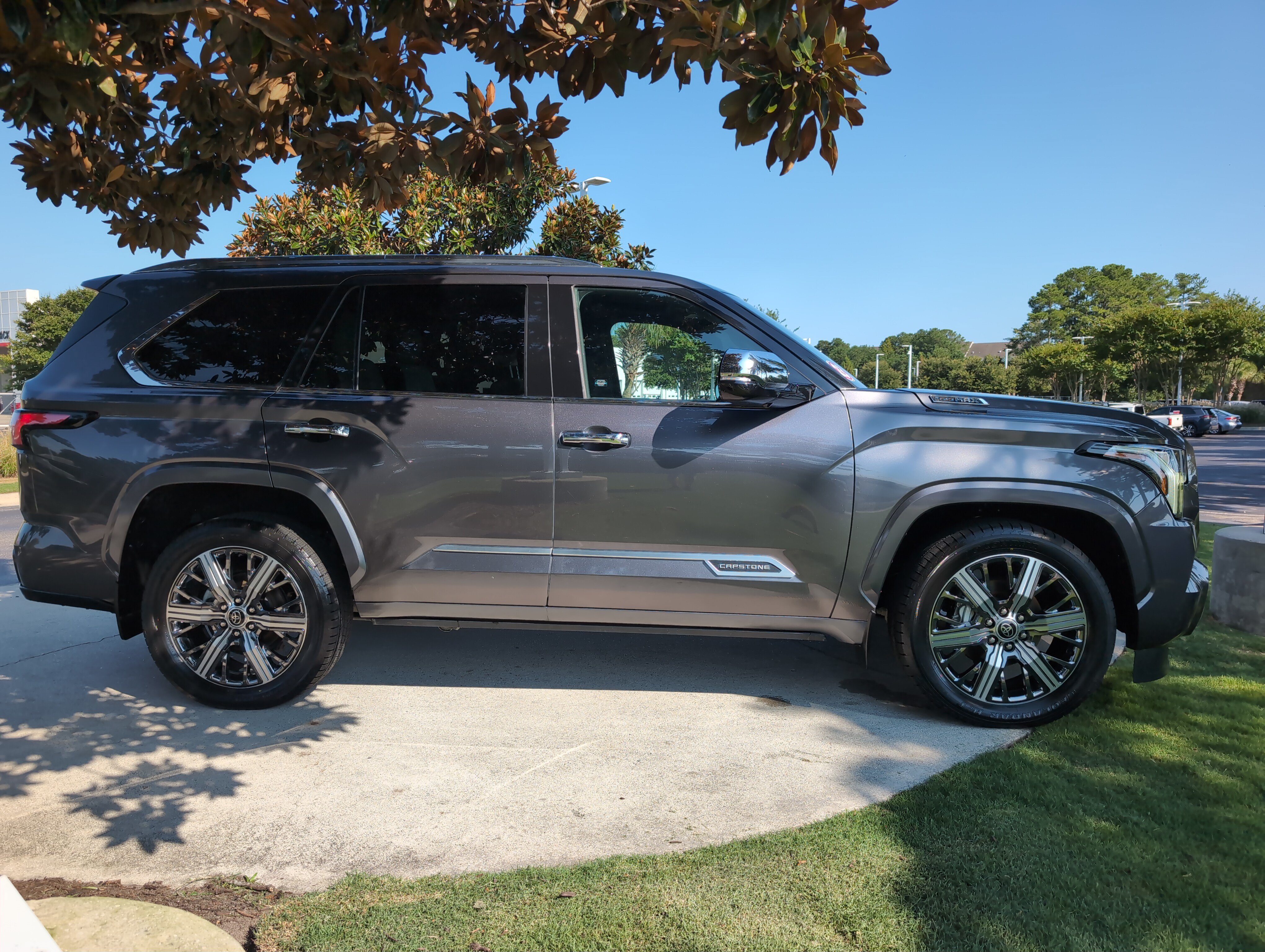 Used 2023 Toyota Sequoia Capstone AWD/4WD image 11