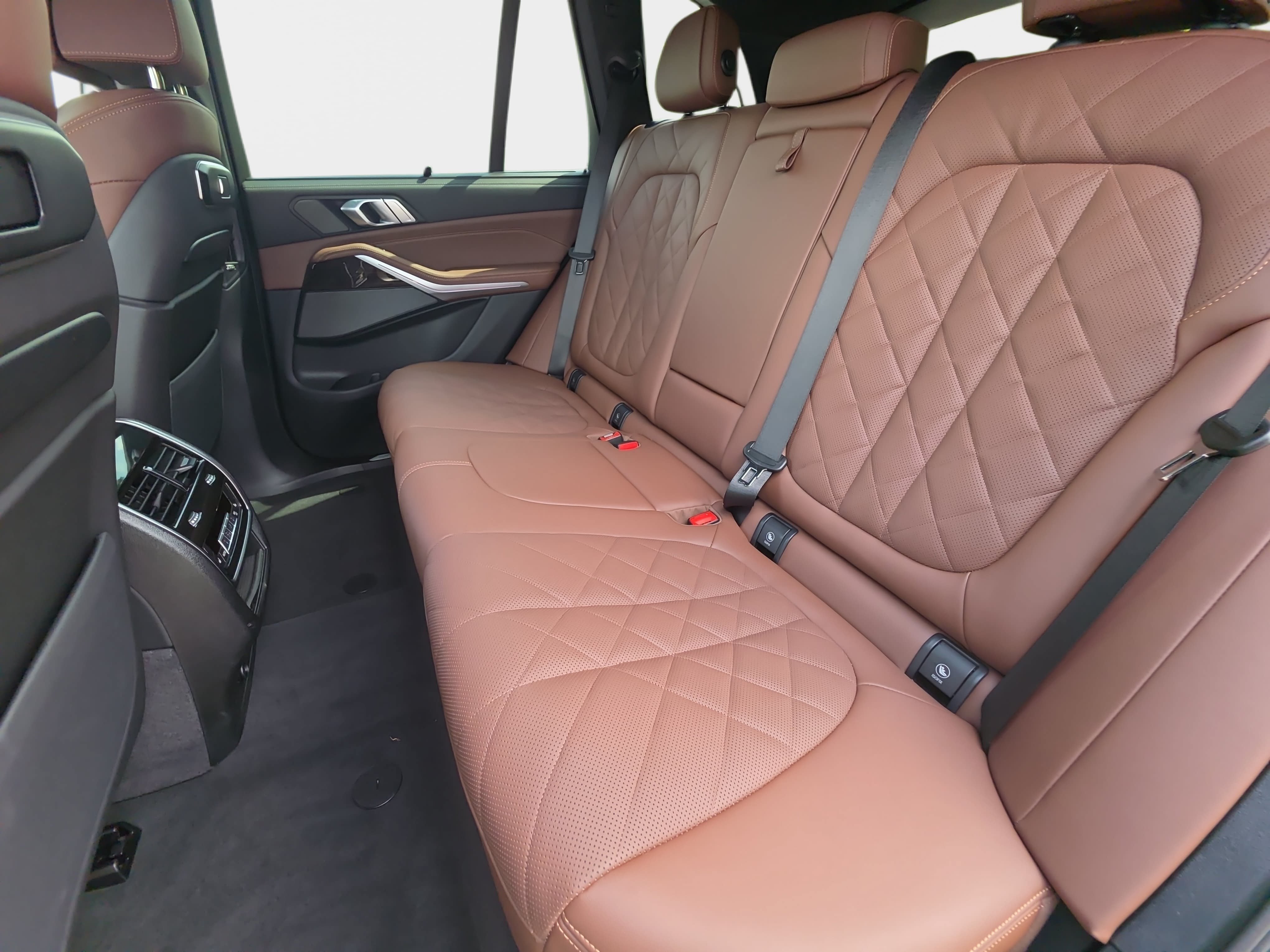 Used 2025 BMW X5 M60i AWD/4WD image 16