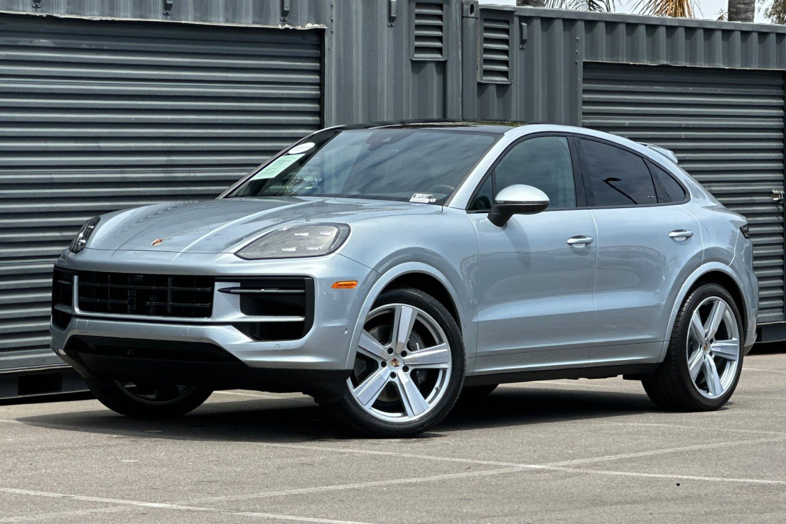 Certified 2024 Porsche Cayenne Coupe AWD/4WD image 1