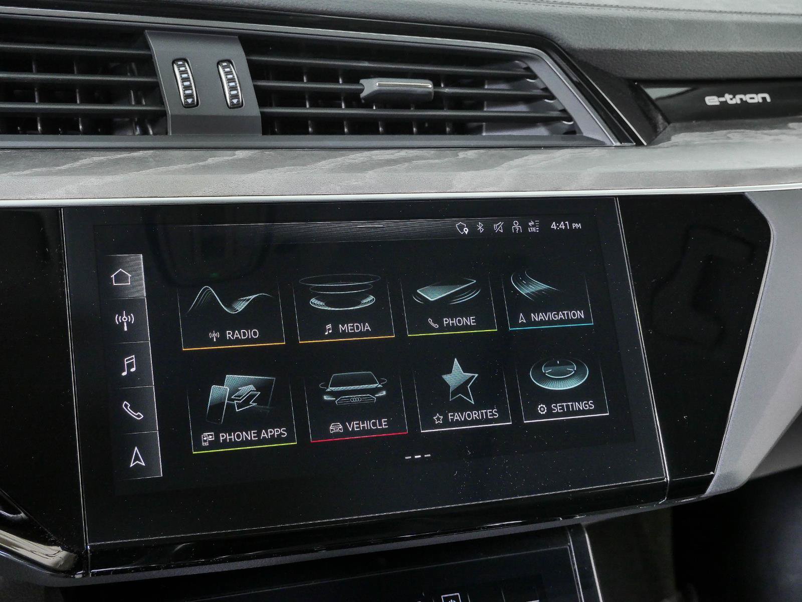 Used 2022 Audi e-tron Premium w/ Convenience Plus Package AWD/4WD image 26
