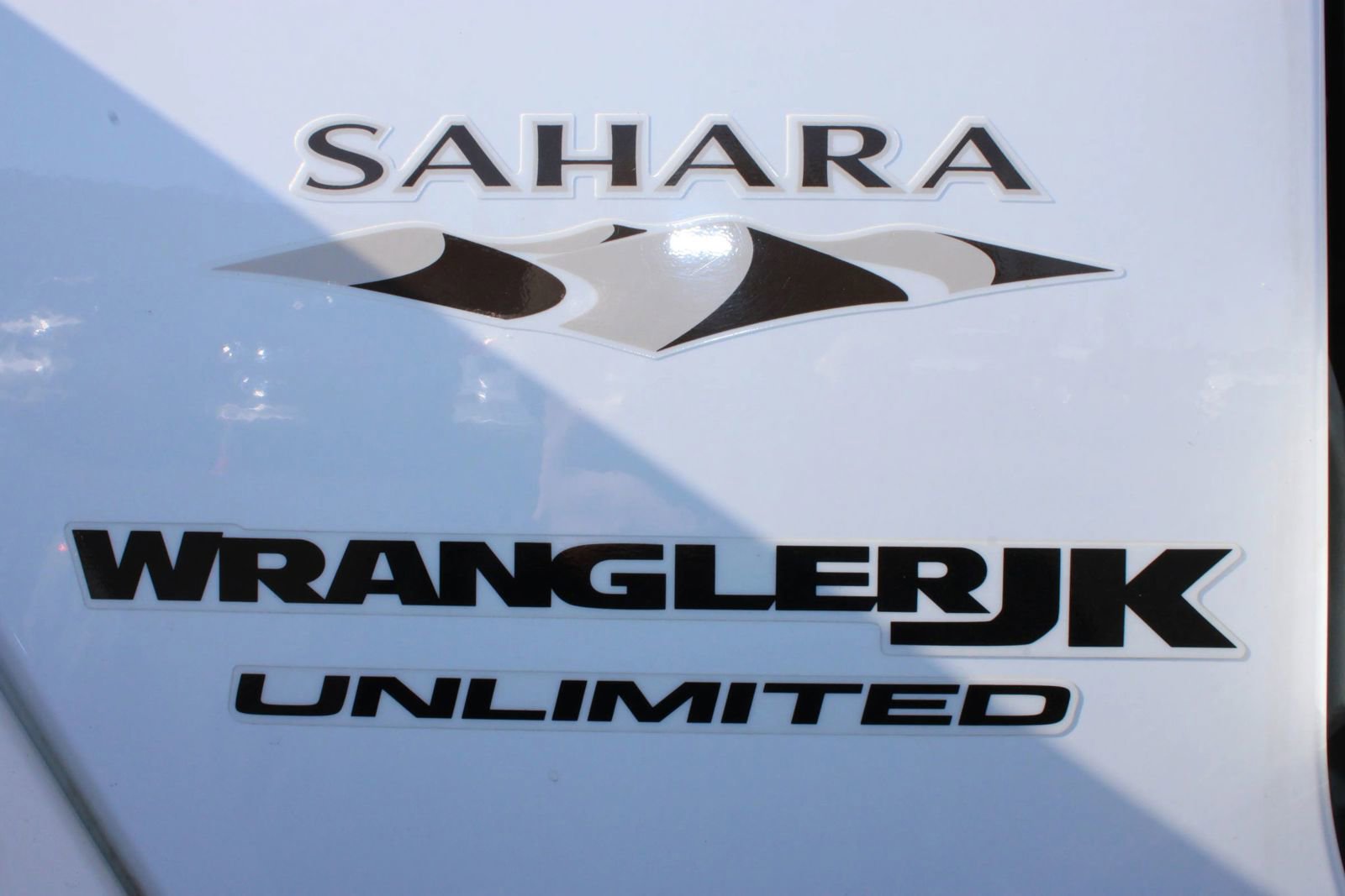 Used 2018 Jeep Wrangler Unlimited Sahara w/ Connectivity Group image 30