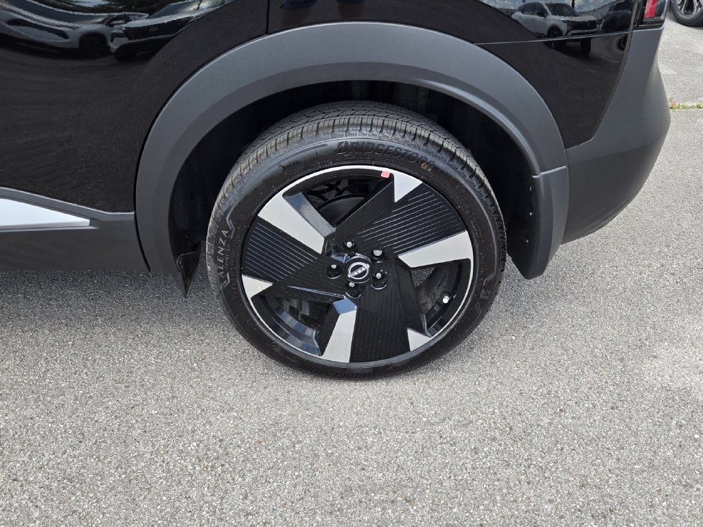 New 2026 Nissan Kicks SR w/ Cold Weather Package FWD image 9
