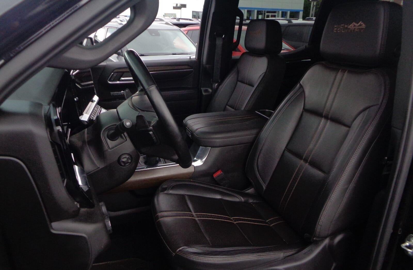 Used 2024 Chevrolet Silverado 1500 High Country w/ Midnight Edition AWD/4WD image 5
