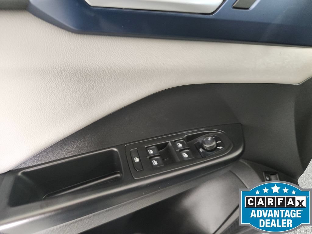 Used 2022 Volkswagen Taos SE FWD image 16