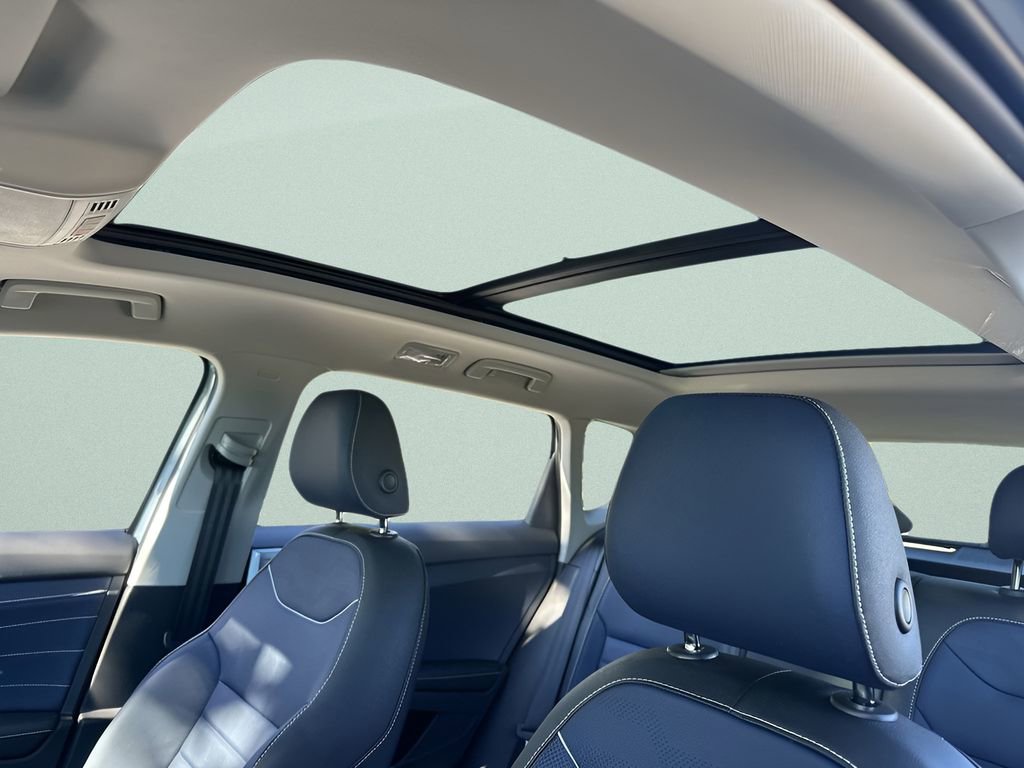 New 2026 Volkswagen Taos SEL image 22