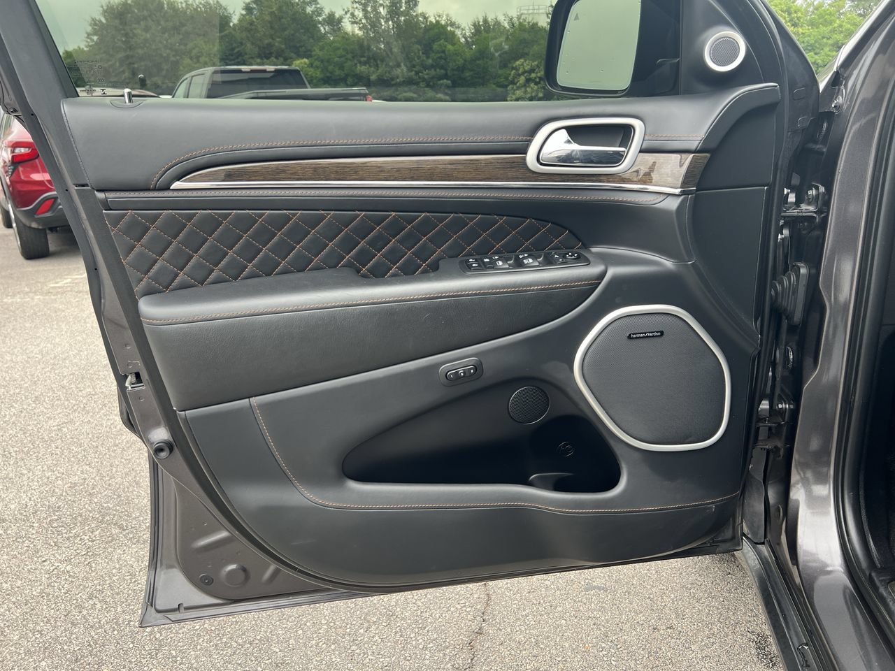 Used 2019 Jeep Grand Cherokee Summit AWD/4WD image 24